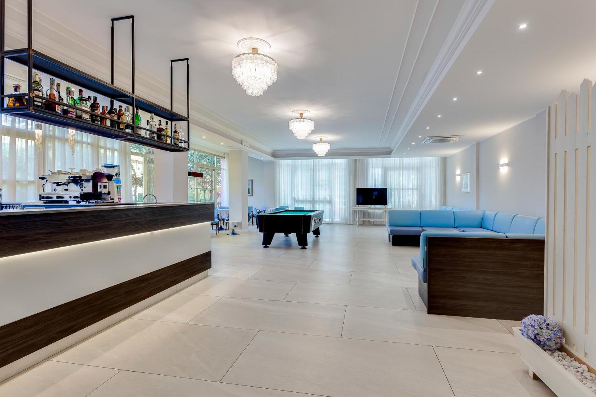 צ'סנטיקו Hotel Meeting מראה חיצוני תמונה