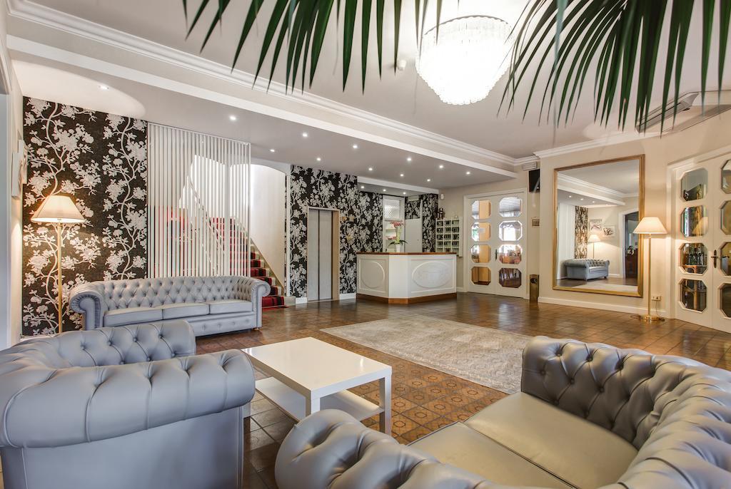 צ'סנטיקו Hotel Meeting מראה חיצוני תמונה