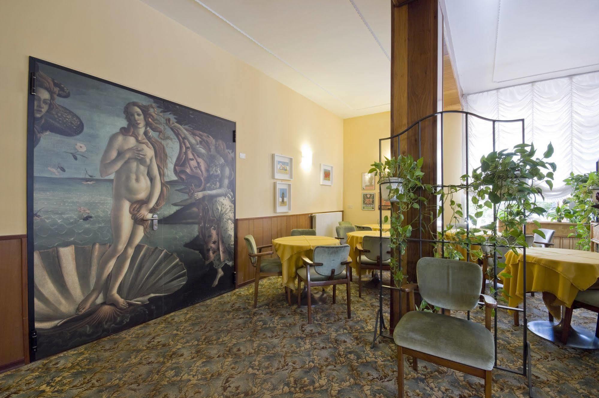 צ'סנטיקו Hotel Meeting מראה חיצוני תמונה